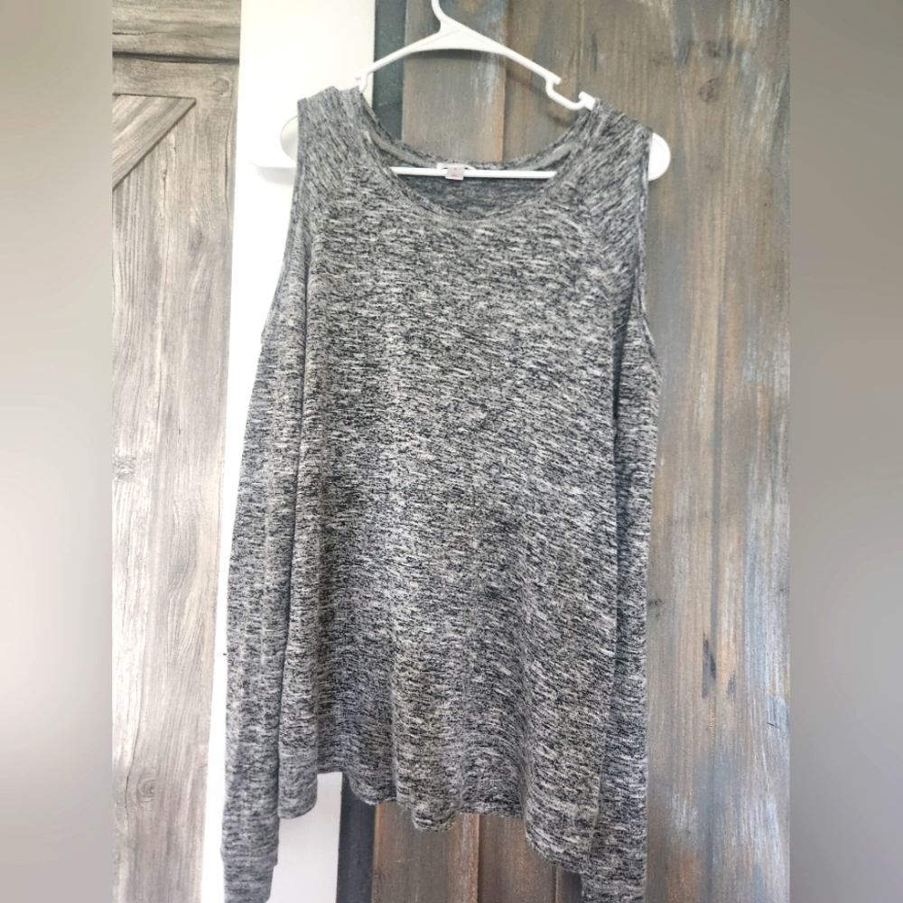 Gray Cold Shoulder Knit Top